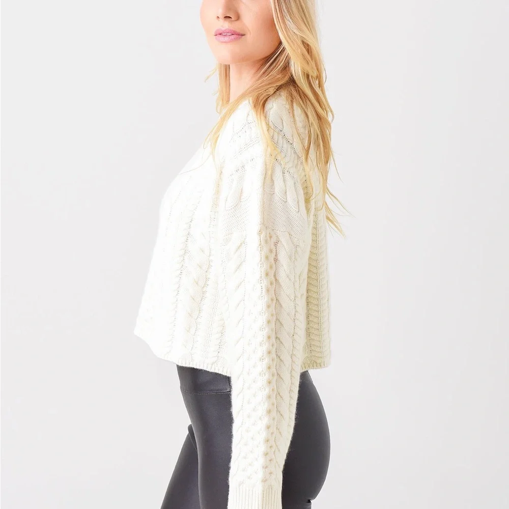 WOMEN'S WOOL CASHMERE CABLE CREWNECK SWEATER - Picture 4 of 8